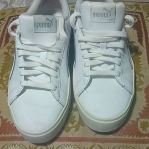 Puma women's 8 white..price firm